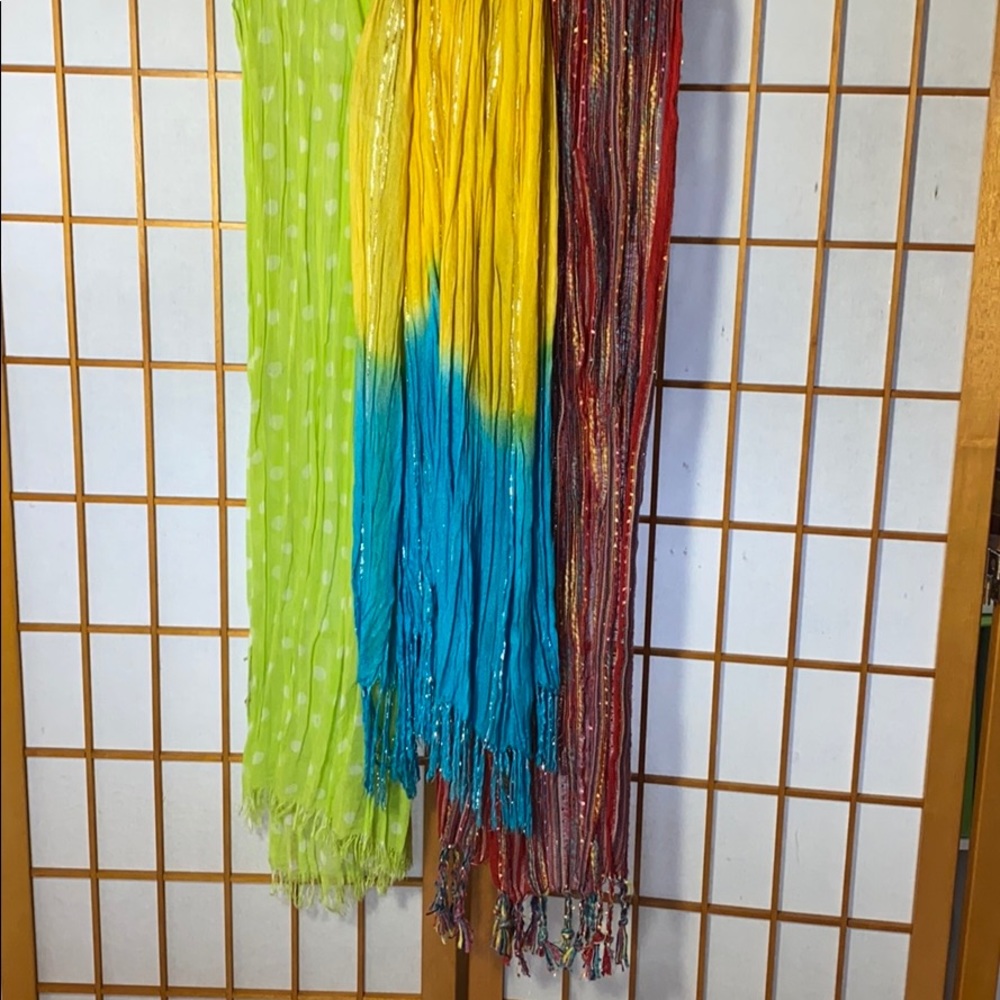 3 Scarts X $10